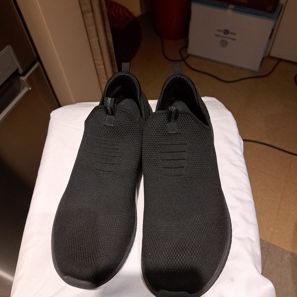 Skechers Black Slip-On Men's Sneakers